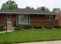 Pre-foreclosure in  ARNOLD ST Dearborn Heights, MI 48127