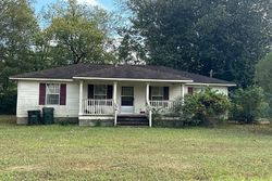 Pre-foreclosure in  CHESTNUT ST Scottsboro, AL 35768