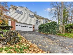 Pre-foreclosure in  BAYLOR CIR White Plains, NY 10605