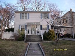 Pre-foreclosure in  PARK DR Kenilworth, NJ 07033