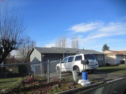 Pre-foreclosure in  22ND AVE S Federal Way, WA 98003