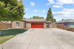 Pre-foreclosure in  BONNIE BRAE AVE Waterford, CA 95386