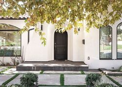 Pre-foreclosure in  LA LOMA RD Glendale, CA 91206