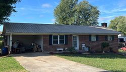 Pre-foreclosure in  FALCON RD Morristown, TN 37814