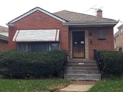 Pre-foreclosure in  S RIDGELAND AVE Chicago, IL 60617