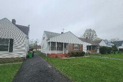 Pre-foreclosure in  SALISBURY RD Cleveland, OH 44121