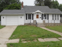 Pre-foreclosure in  E LEXINGTON ST Richmond, MO 64085