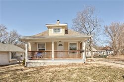 Pre-foreclosure in  W COLLEGE TER Independence, MO 64050