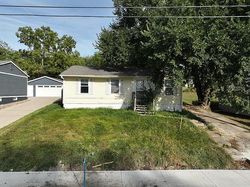 Pre-foreclosure in  16TH ST Des Moines, IA 50313