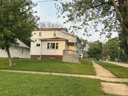 Pre-foreclosure in  POWELL AVE Waukegan, IL 60085