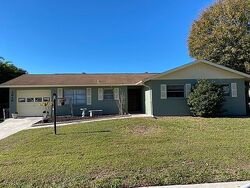 Pre-foreclosure in  LAKEWOOD DR Sarasota, FL 34232
