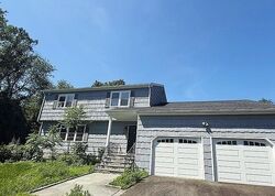 Pre-foreclosure in  ORONOQUE RD Milford, CT 06461