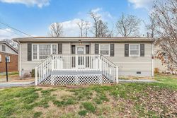 Pre-foreclosure in  EDGELAWN AVE NW Roanoke, VA 24017