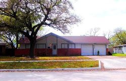 Pre-foreclosure in  VALLEY BROOK DR La Porte, TX 77571