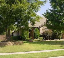 Pre-foreclosure in  STONE CREEK LN Denton, TX 76210