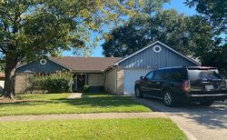 Pre-foreclosure in  LIONS GATE DR Humble, TX 77338