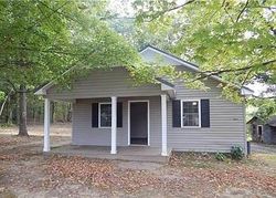 Pre-foreclosure in  POND RD Dickson, TN 37055