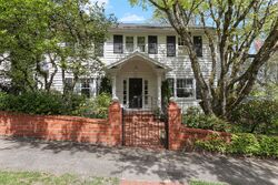 Pre-foreclosure in  SW ELIZABETH ST Portland, OR 97201