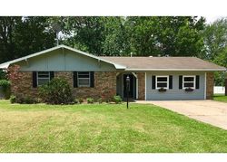 Pre-foreclosure in  COLONIAL DR Pryor, OK 74361