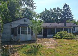 Pre-foreclosure in  VANDERBILT BLVD Oakdale, NY 11769