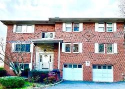 Pre-foreclosure in  LEARY LN  Edgewater, NJ 07020