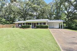 Pre-foreclosure in  BERMUDA DR Pearl, MS 39208