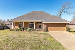 Pre-foreclosure in  HILLANDALE DR Jackson, MS 39212