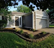 Pre-foreclosure in  LANTERN LITE PKWY Louisville, KY 40220