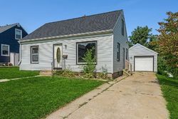 Pre-foreclosure in  16TH AVE SW Cedar Rapids, IA 52404