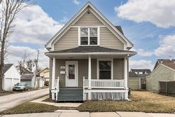 Pre-foreclosure in  8TH AVE SW Cedar Rapids, IA 52404