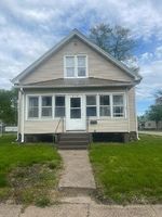 Pre-foreclosure in  CLINTON ST Muscatine, IA 52761