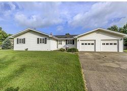 Pre-foreclosure in  COUNTRY TOWNE RD Springfield, IL 62712