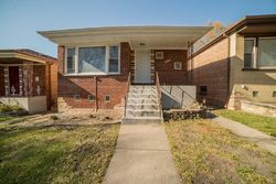 Pre-foreclosure in  S PAXTON AVE Chicago, IL 60617