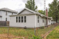 Pre-foreclosure in  SHORT 8TH ST Lincoln, IL 62656