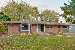 Pre-foreclosure in  S 4TH AVE Libertyville, IL 60048