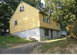 Pre-foreclosure in  SUNSHINE CIR Bridgeport, CT 06606