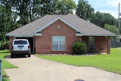 Pre-foreclosure in  KINGS VALLEY CV W Memphis, TN 38128