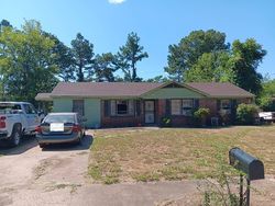 Pre-foreclosure in  KENOSHA RD Memphis, TN 38118