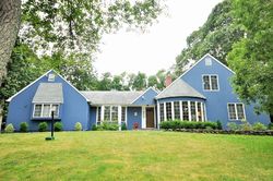 Pre-foreclosure in  LOCUST LN Sag Harbor, NY 11963