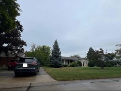 Pre-foreclosure in  SAXONY RD Farmington, MI 48335