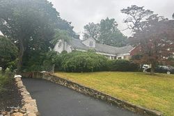 Pre-foreclosure in  STORER AVE New Rochelle, NY 10801