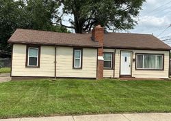 Pre-foreclosure in  VERNON AVE Warren, MI 48089