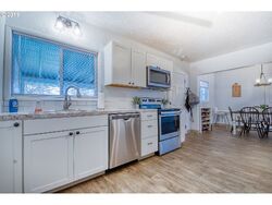 Pre-foreclosure in  16TH AVE Longview, WA 98632