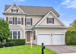 Pre-foreclosure in  OAKHAM MOUNT DR Triangle, VA 22172