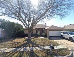Pre-foreclosure in  TENNIS VILLA DR Arlington, TX 76017