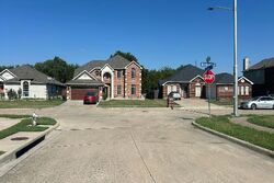 Pre-foreclosure in  GOLDENRAIN DR Arlington, TX 76018