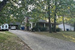 Pre-foreclosure in  ROLLING OAKS DR Maumelle, AR 72113