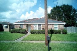 Pre-foreclosure in  IVY PL Chalmette, LA 70043