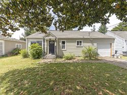 Pre-foreclosure in  HARCOURT AVE NE Salem, OR 97303