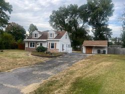 Pre-foreclosure in  WAYNE RD Schenectady, NY 12303